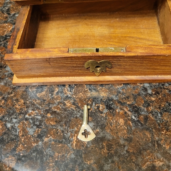 Vintage Book Shaped Box with Brass Indian Rosewood Keepsake Box mid century - Picture 5 of 8